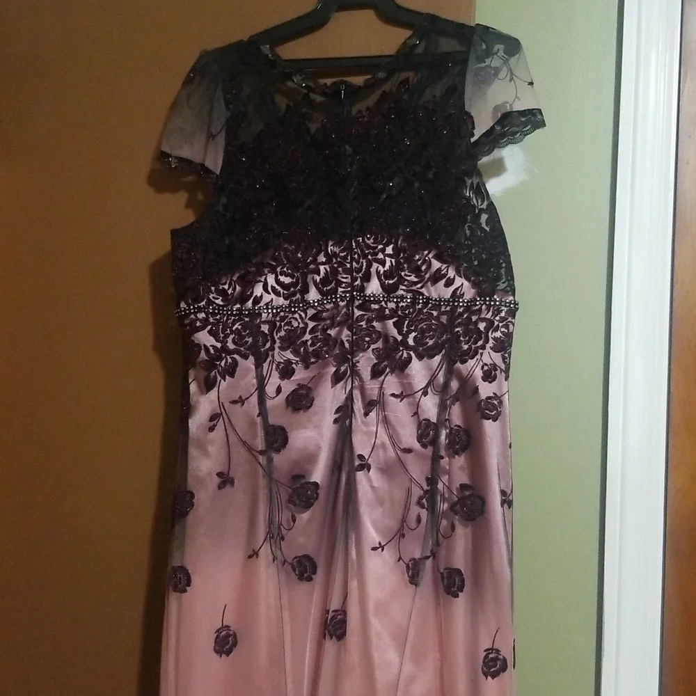 Dress - Picture 3 of 5